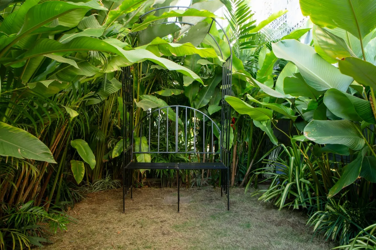 Nature-Wrapped Living